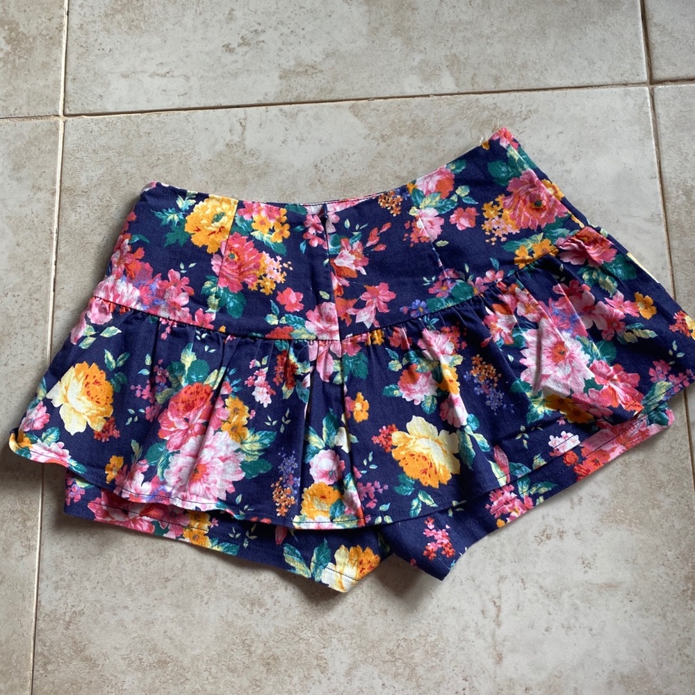 Skort - Picture 3 of 4